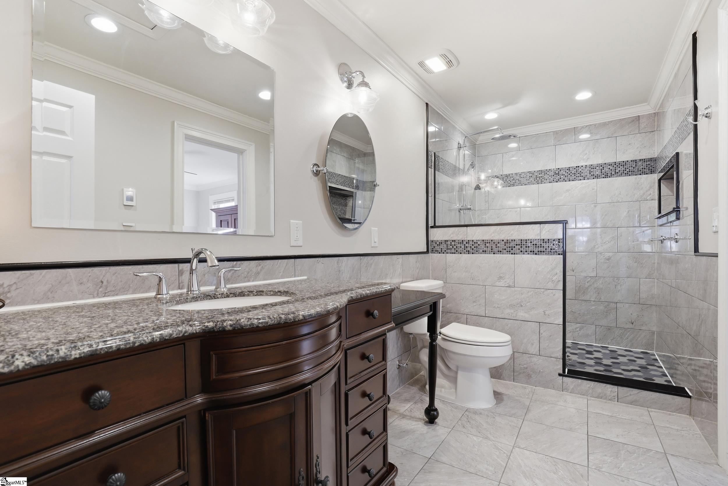 304 East 2nd Avenue Easley, SC 29640 - Photo 4 of 37