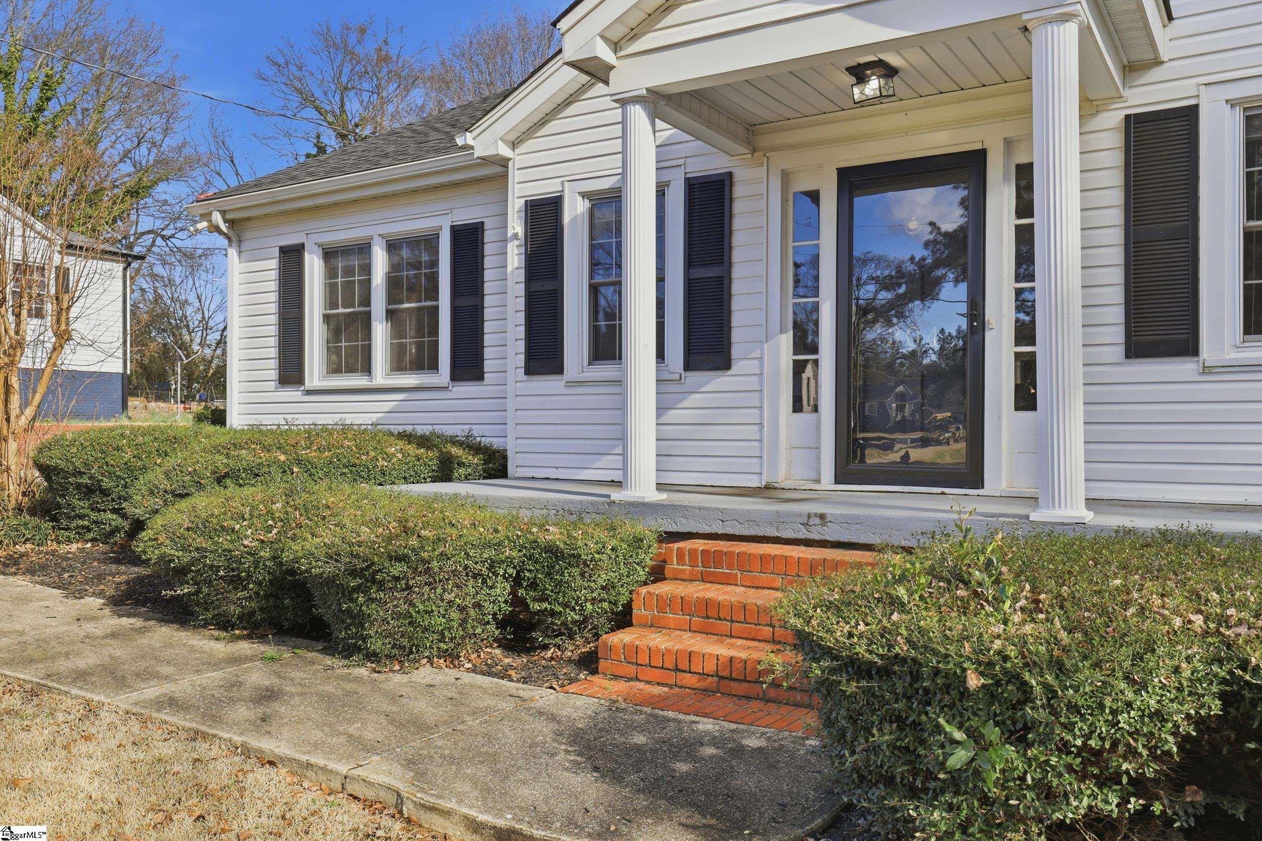 304 East 2nd Avenue Easley, SC 29640 - Photo 6 of 37
