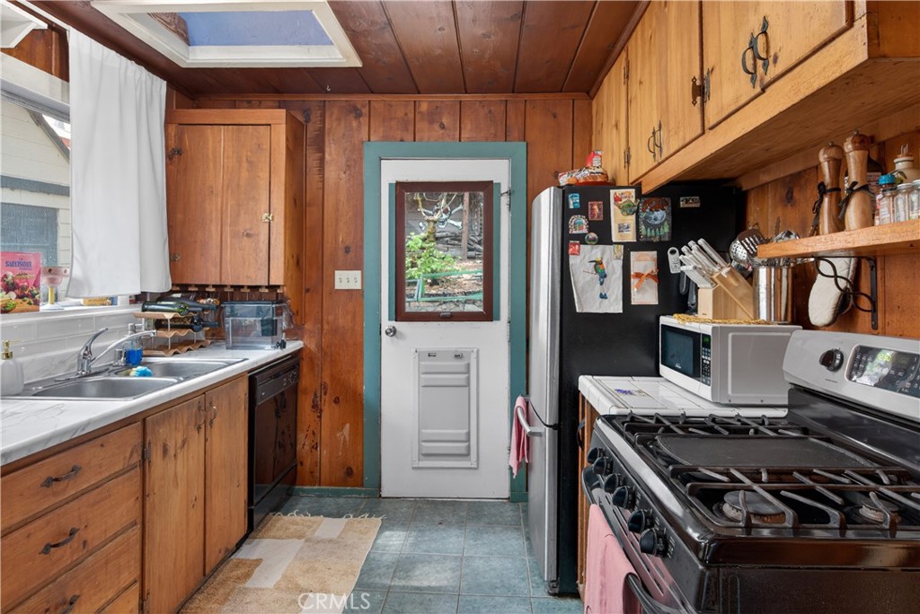 1190 Scenic Way Rimforest, CA 92378 - Photo 21 of 38