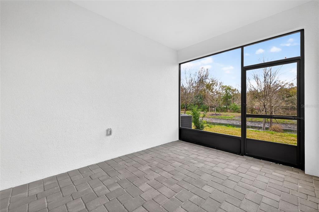 3350 Timber Xing Avenue Brandon, FL 33511 - Photo 29 of 35 an empty room with large windows