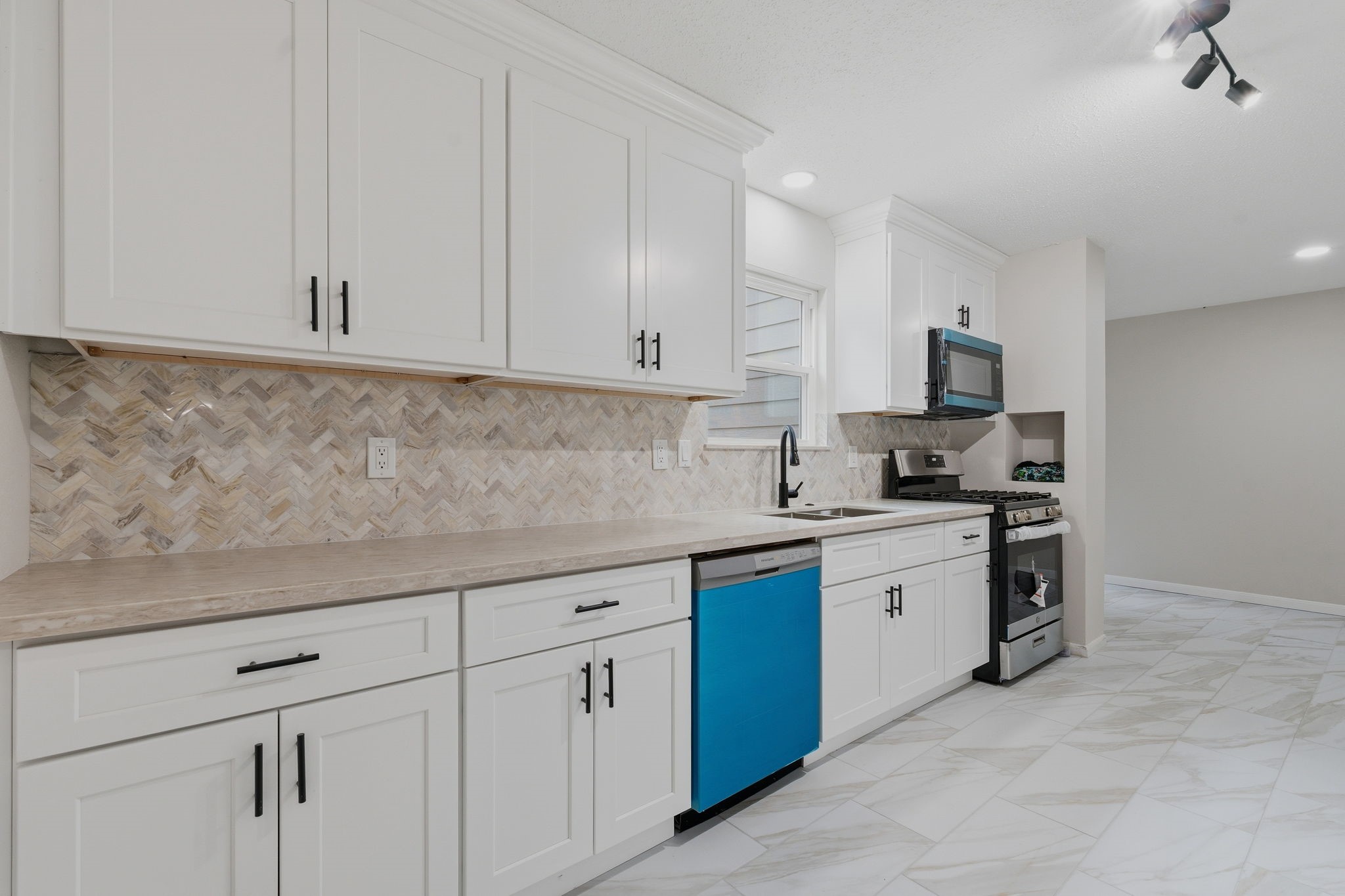 8122 Oak Moss Drive Spring, TX 77379 - Photo 12 of 36 Kitchen