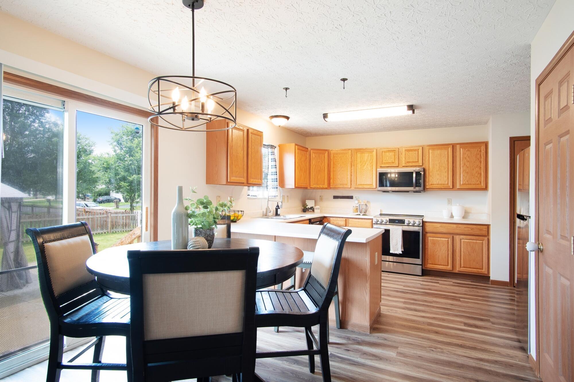 237 Harvard Loop Delaware, OH 43015 - Photo 11 of 59 Kitchen w/Eat-in Dining