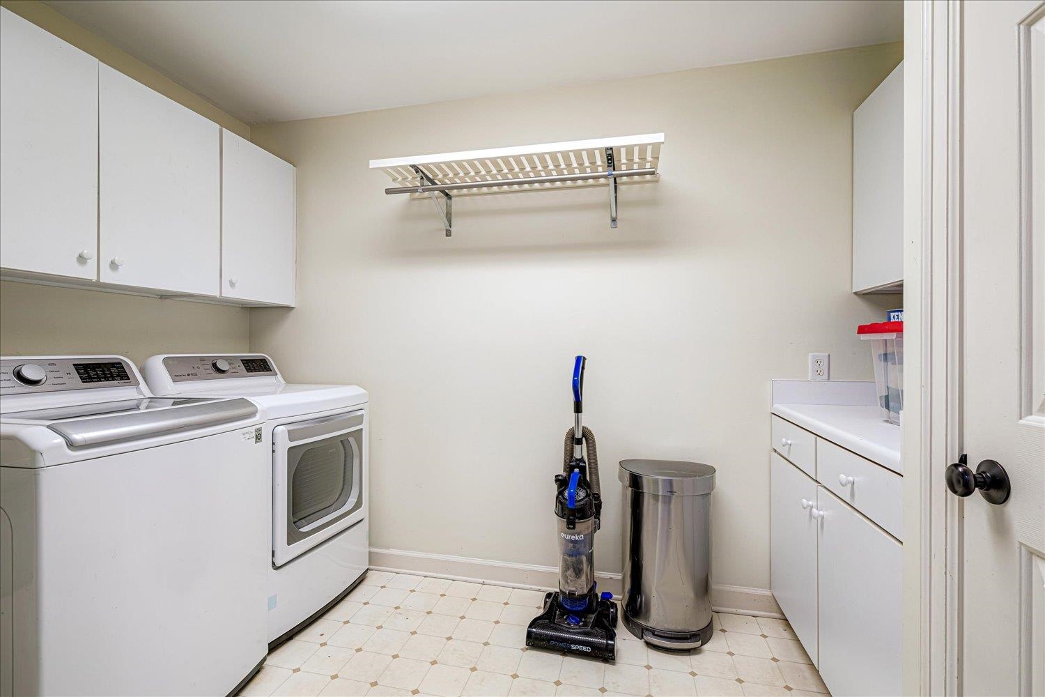 4160 Tuckahoe Road Memphis, TN 38117 - Photo 33 of 39 Laundry area featuring cabinet space, light floors, and independent washer and dryer