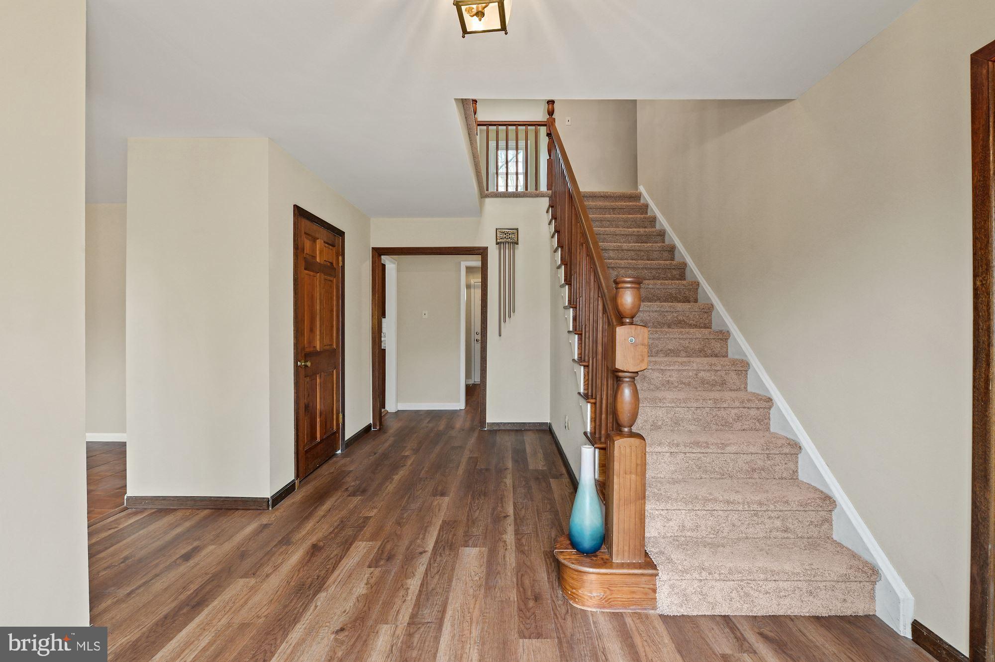 91 Hawkin Road Tabernacle, NJ 08088 - Photo 4 of 33 Entrance Hall