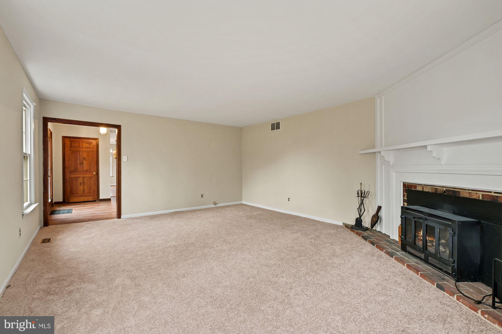 91 Hawkin Road Tabernacle, NJ 08088 - Photo 5 of 33 Living/Great Room