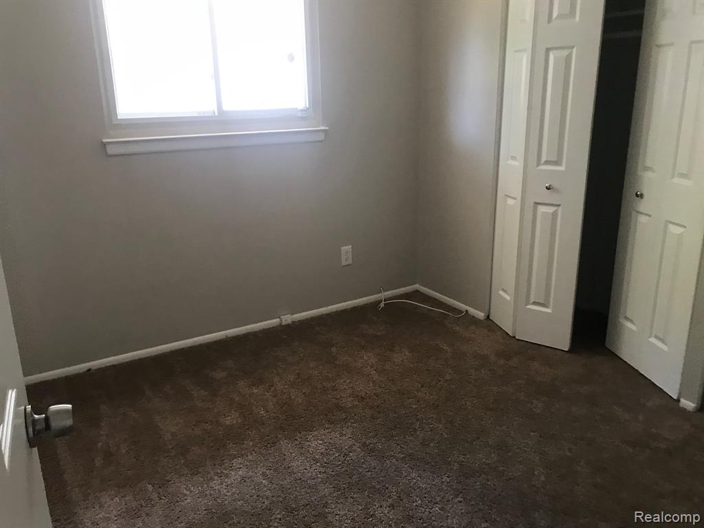 25718 Hanover Street Dearborn Heights, MI 48125 - Photo 5 of 10
