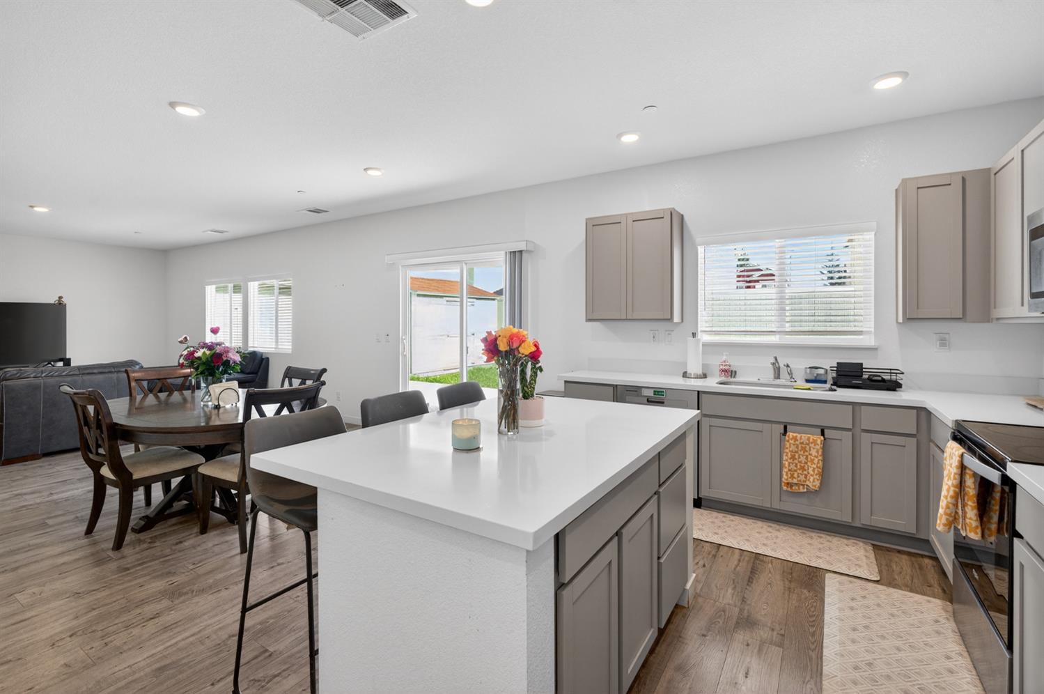 8883 Sebago Way Elk Grove, CA 95758 - Photo 16 of 58