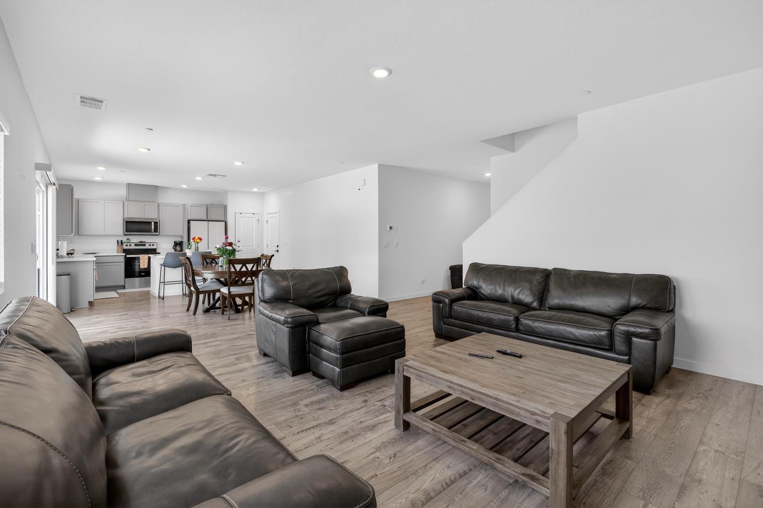 8883 Sebago Way Elk Grove, CA 95758 - Photo 10 of 58