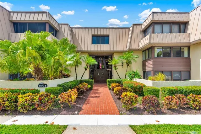 a view of a back yard of the house