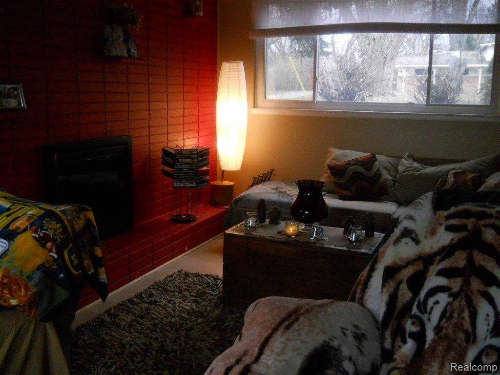 1751 Middle Trail Road Walled Lake, MI 48390 - Photo 23 of 24 043.JPG