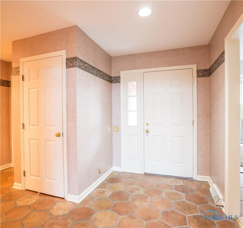 29293 Bates Road Perrysburg, OH 43551 - Photo 3 of 26 Gallery Image 3