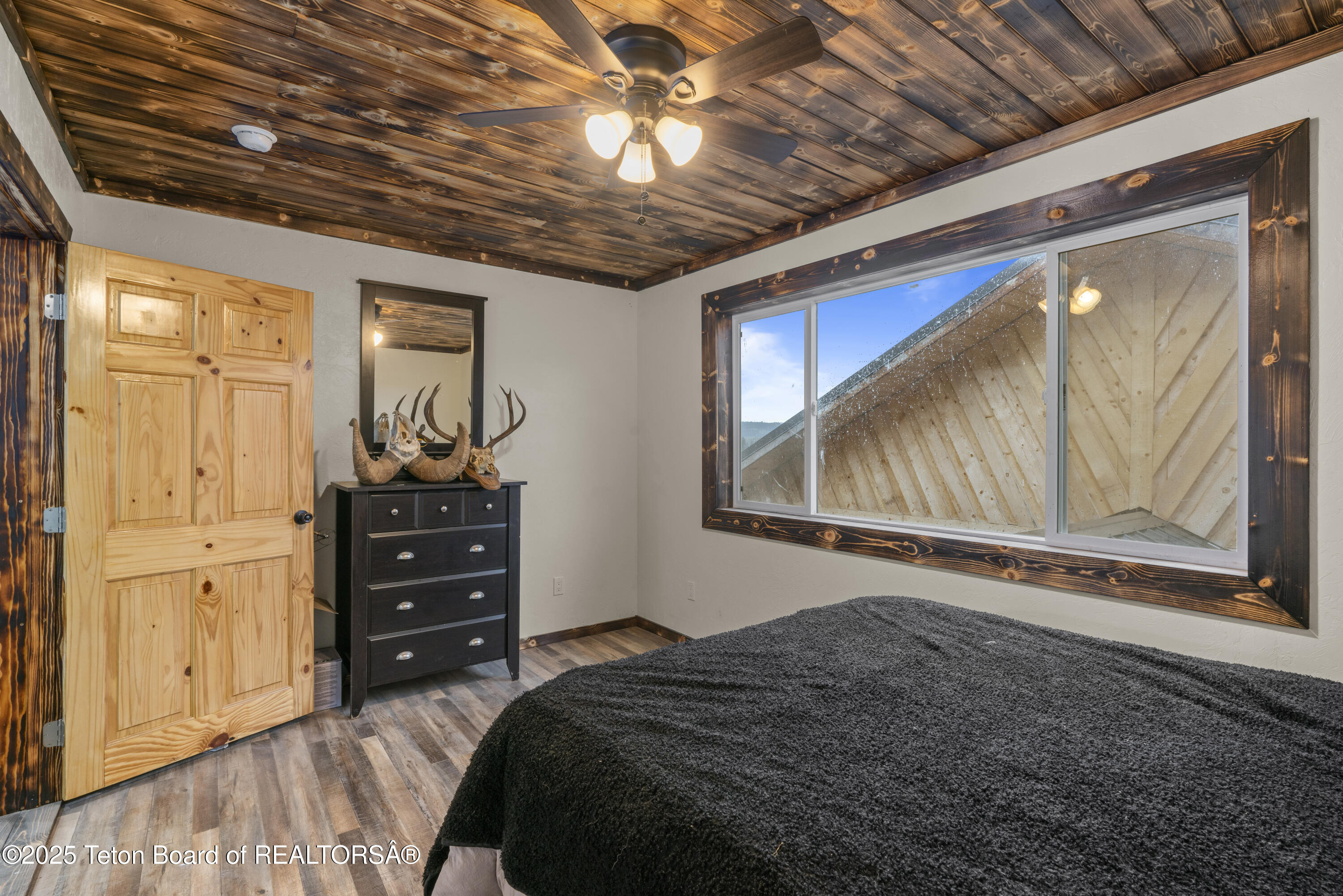 118 Upper Picnic Ridge Road Bondurant, WY 82922 - Photo 12 of 21 Guest Room (2)