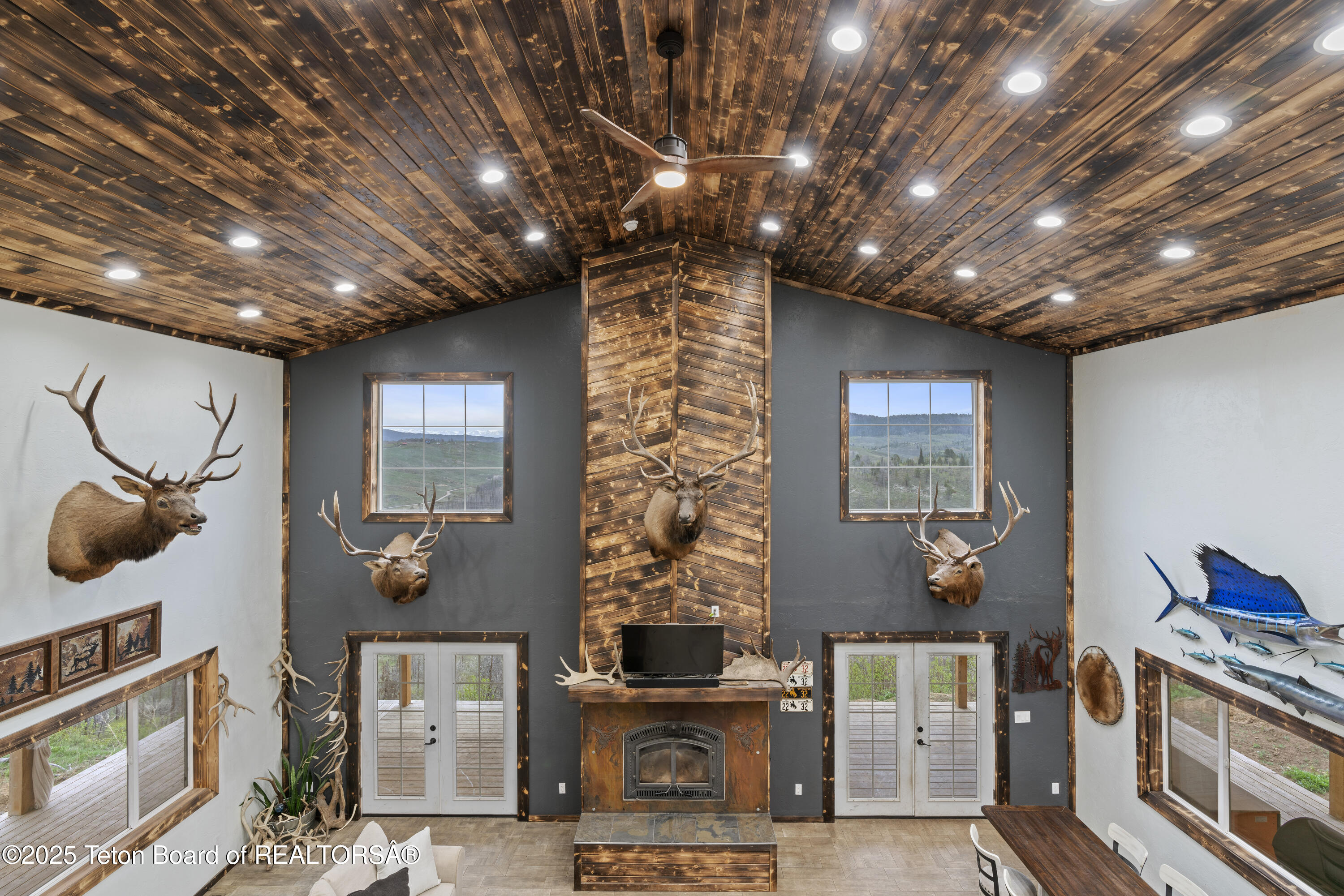 118 Upper Picnic Ridge Road Bondurant, WY 82922 - Photo 13 of 21 Great Room View