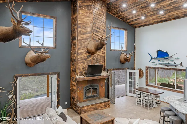 $1,495,000 | 118 Upper Picnic Ridge Road, Bondurant, WY 82922
