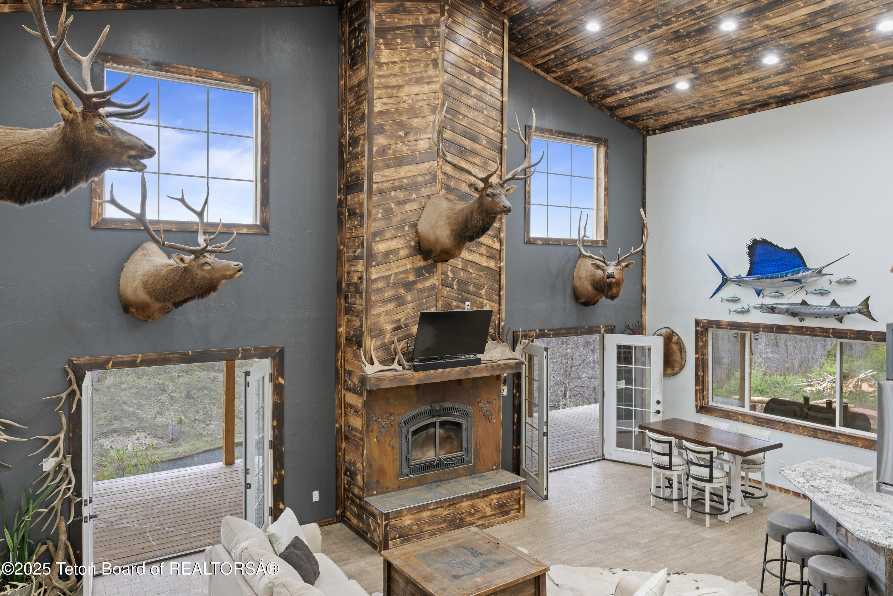 118 Upper Picnic Ridge Road Bondurant, WY 82922 - Photo 14 of 21 Great Room View