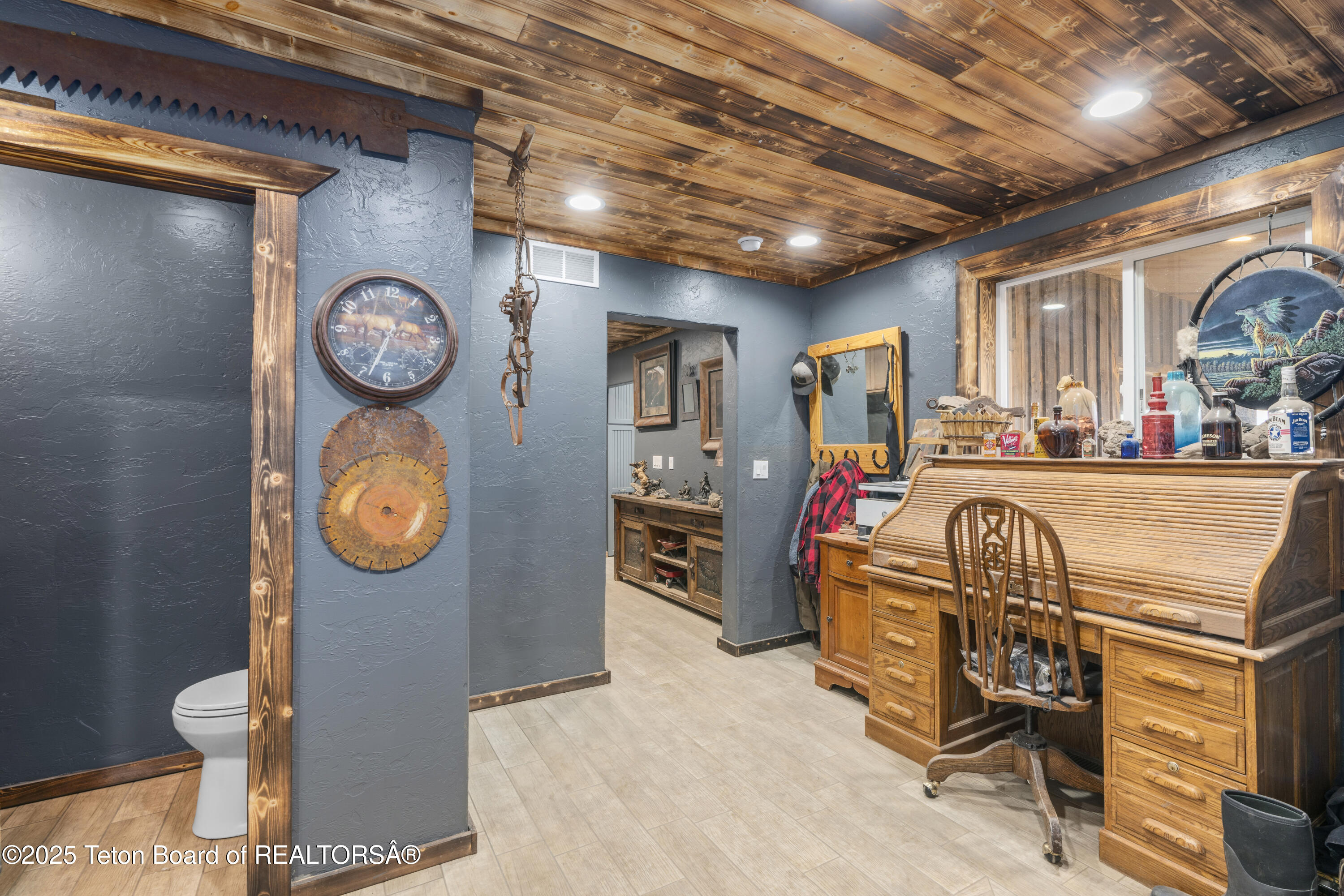 118 Upper Picnic Ridge Road Bondurant, WY 82922 - Photo 15 of 21 Entry Way