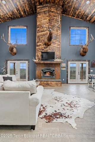 $1,495,000 | 118 Upper Picnic Ridge Road, Bondurant, WY 82922