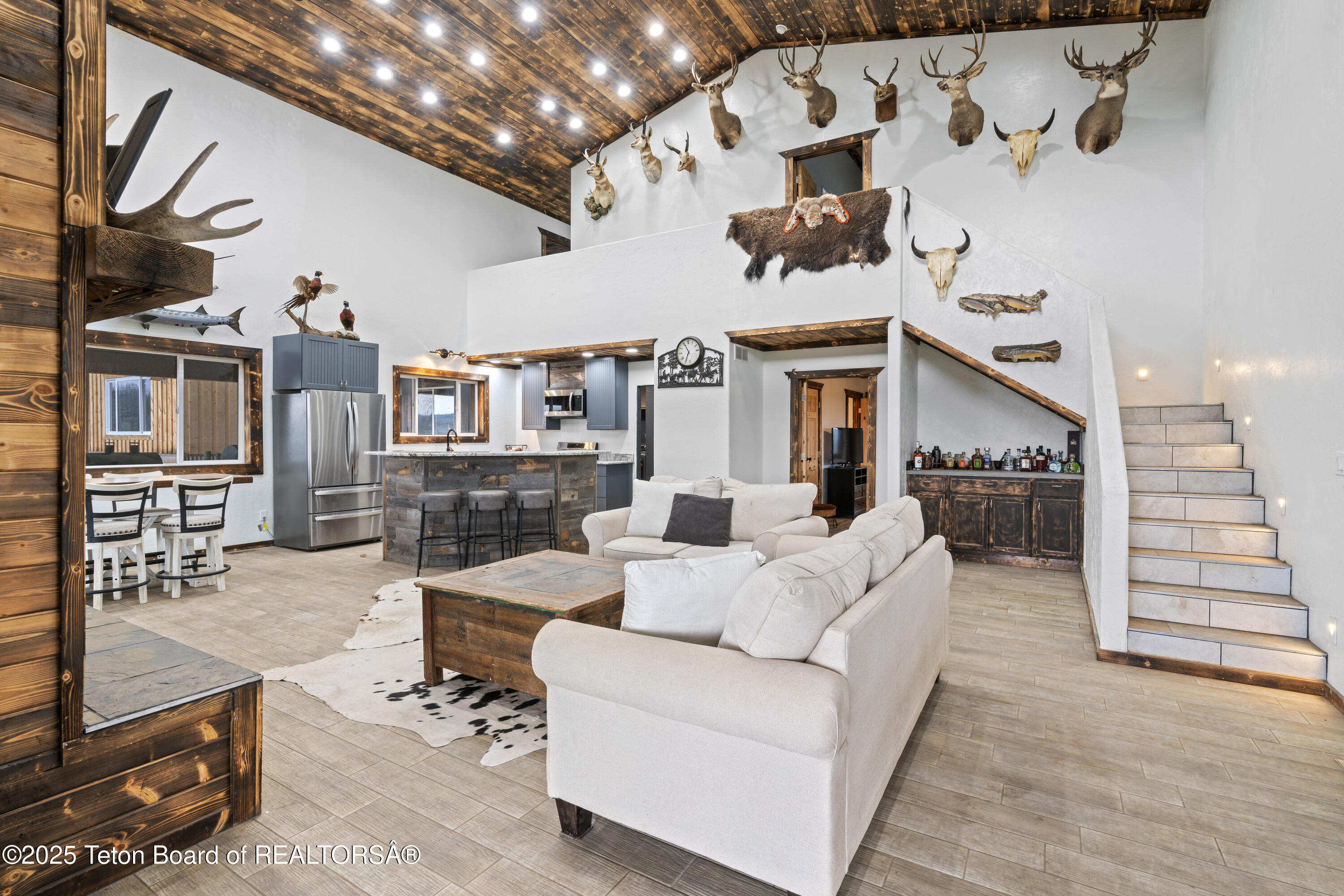 118 Upper Picnic Ridge Road Bondurant, WY 82922 - Photo 4 of 21 Great Room View