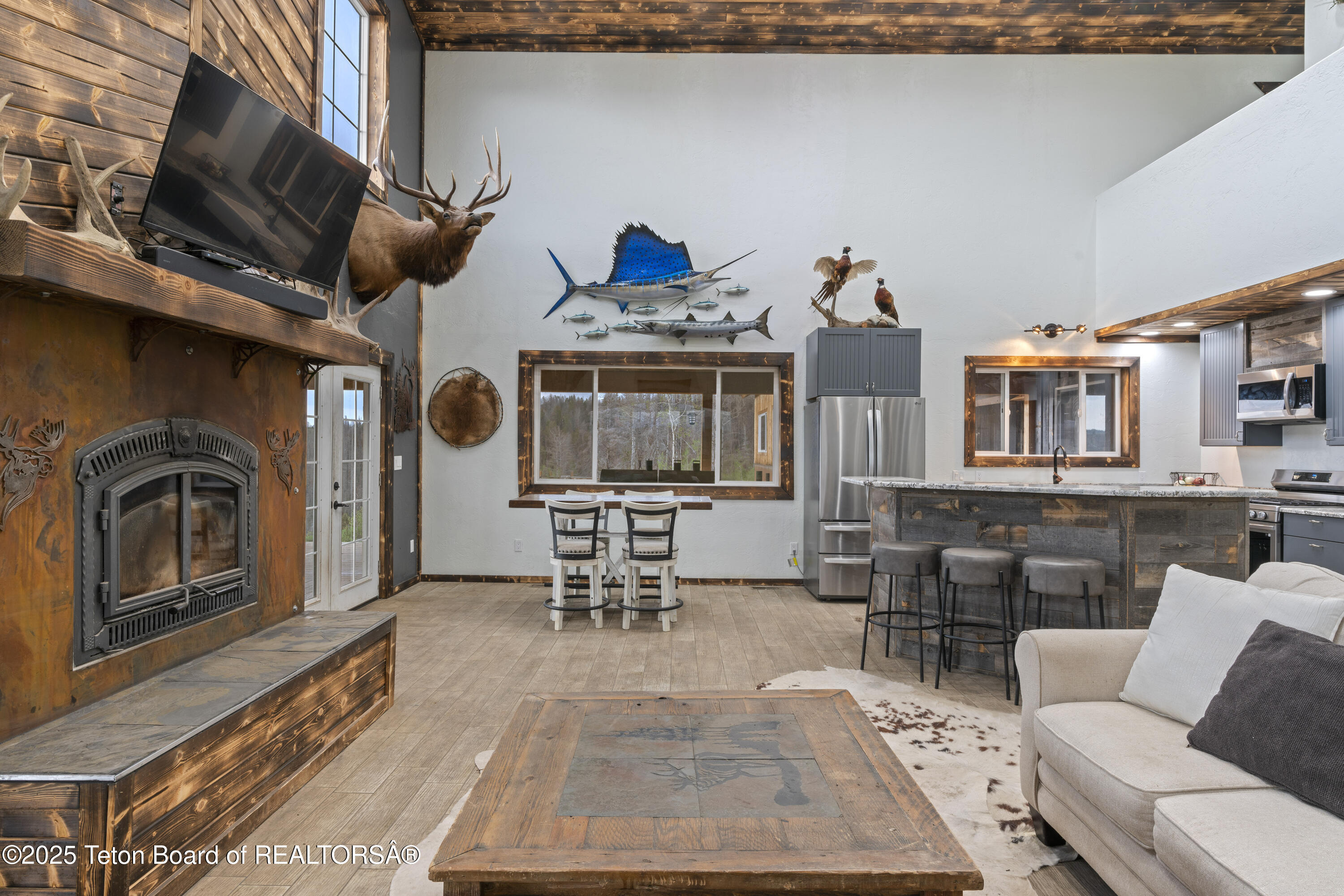 118 Upper Picnic Ridge Road Bondurant, WY 82922 - Photo 5 of 21 Great Room View