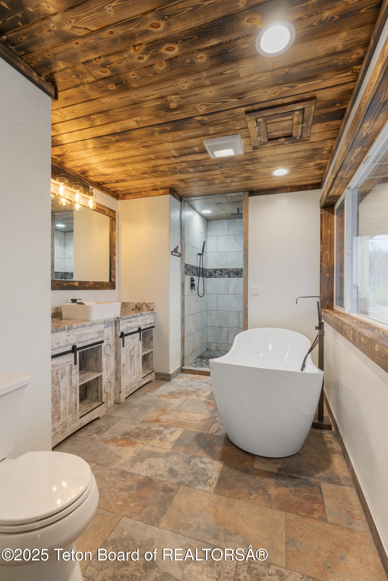 118 Upper Picnic Ridge Road Bondurant, WY 82922 - Photo 8 of 21 Guest Room Bath