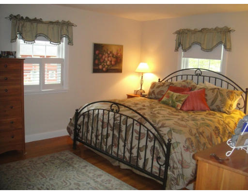 4 Linwood Road Wellesley, MA 02481 - Photo 11 of 17