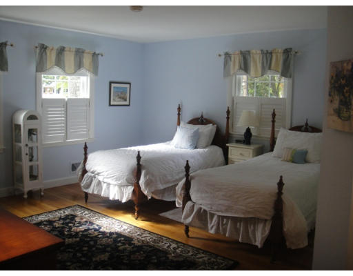 4 Linwood Road Wellesley, MA 02481 - Photo 12 of 17
