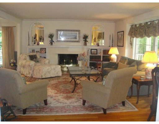 4 Linwood Road Wellesley, MA 02481 - Photo 3 of 17