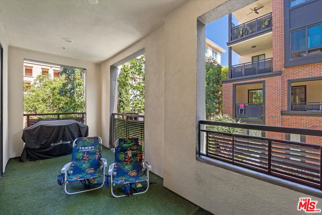 12883 West Runway Road, Unit 1 Playa Vista, CA 90094 - Photo 11 of 36 a room with toys and a large window