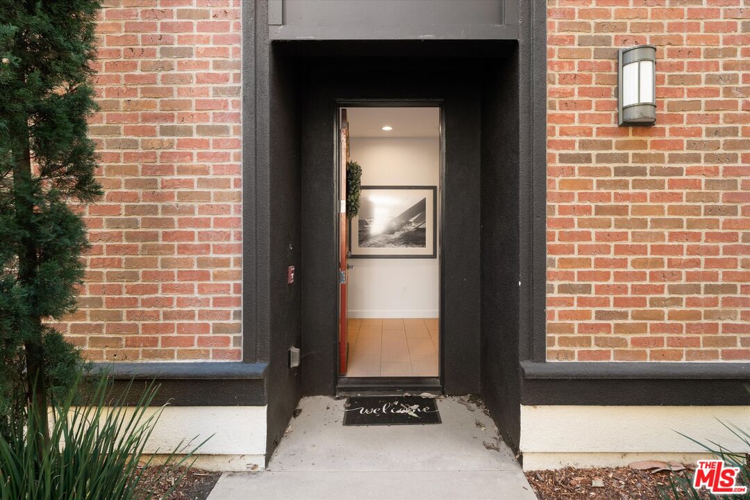 12883 West Runway Road, Unit 1 Playa Vista, CA 90094 - Photo 29 of 36 a view of entrance