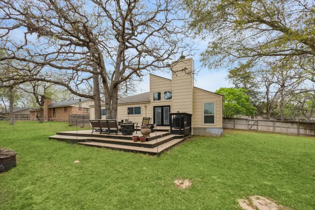 a view of a house with a back yard