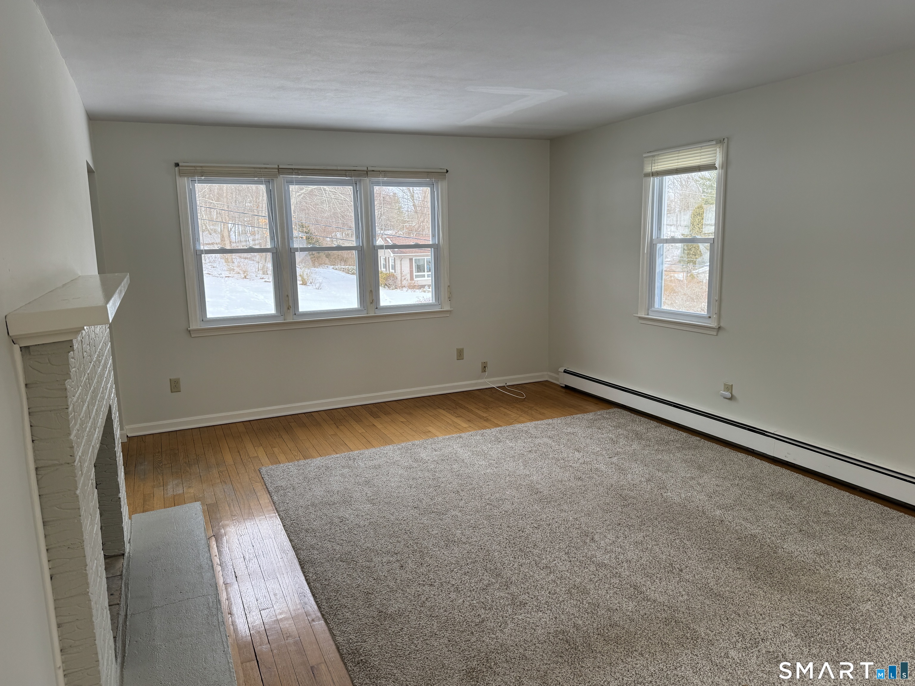 10 Milton Road Quaker Hill, CT 06375 - Photo 19 of 30 Very large living room