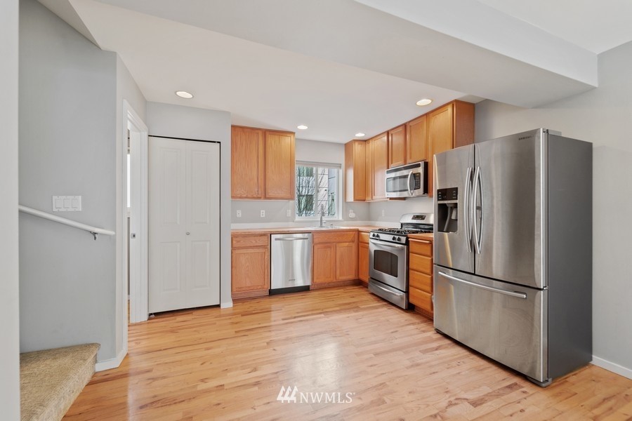 2011 South Washington Street, Unit D Seattle, WA 98144 - Photo 4 of 13 Gallery Image 4