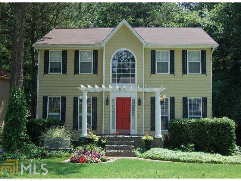 1637 Cumberland Club Road Southwest, Unit 10 Marietta, GA 30008 - Photo 1 of 1 Distinctive Stone Front Porch Entrance