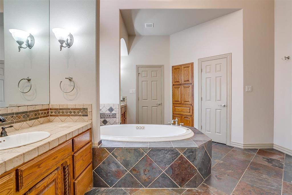 13780 Riviera West Fort Worth, TX 76028 - Photo 16 of 39