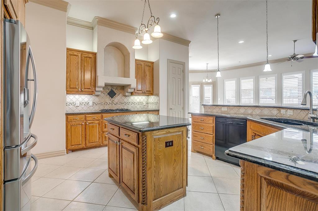 13780 Riviera West Fort Worth, TX 76028 - Photo 4 of 39