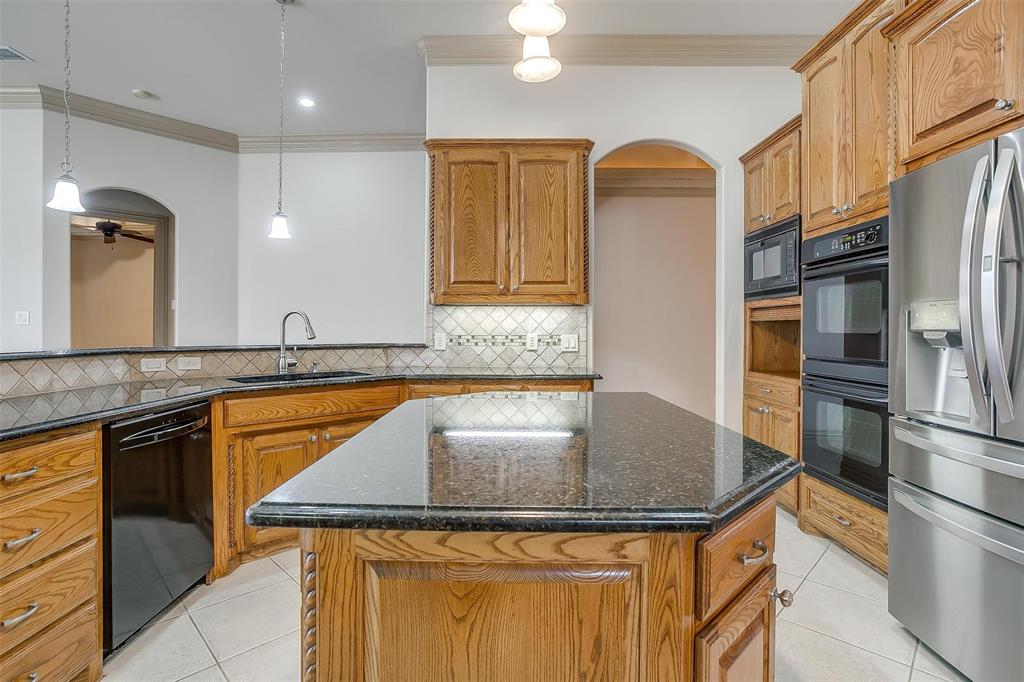 13780 Riviera West Fort Worth, TX 76028 - Photo 5 of 39