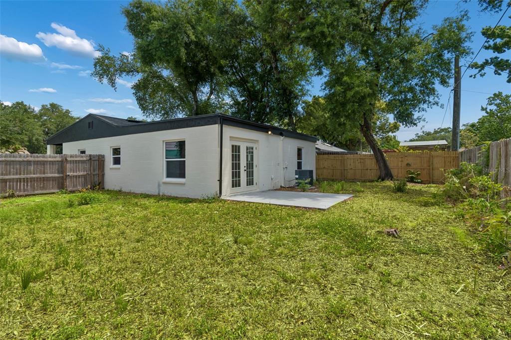 3912 West Pine Street Tampa, FL 33607 - Photo 42 of 60 a view of a house with backyard and garden