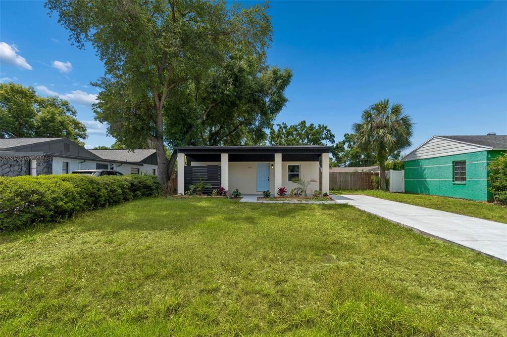 3912 West Pine Street Tampa, FL 33607 - Photo 47 of 60 a front view of house with yard and trees