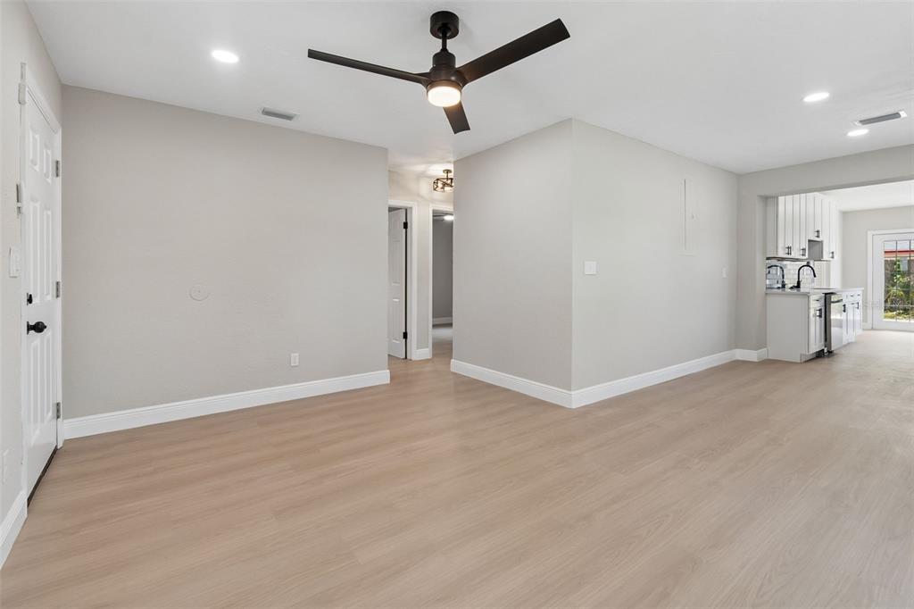3912 West Pine Street Tampa, FL 33607 - Photo 9 of 60 a view of a livingroom with a ceiling fan