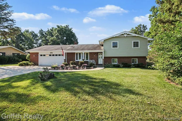 $586,000 | 578 East Coon Lake Road, Howell, MI 48843