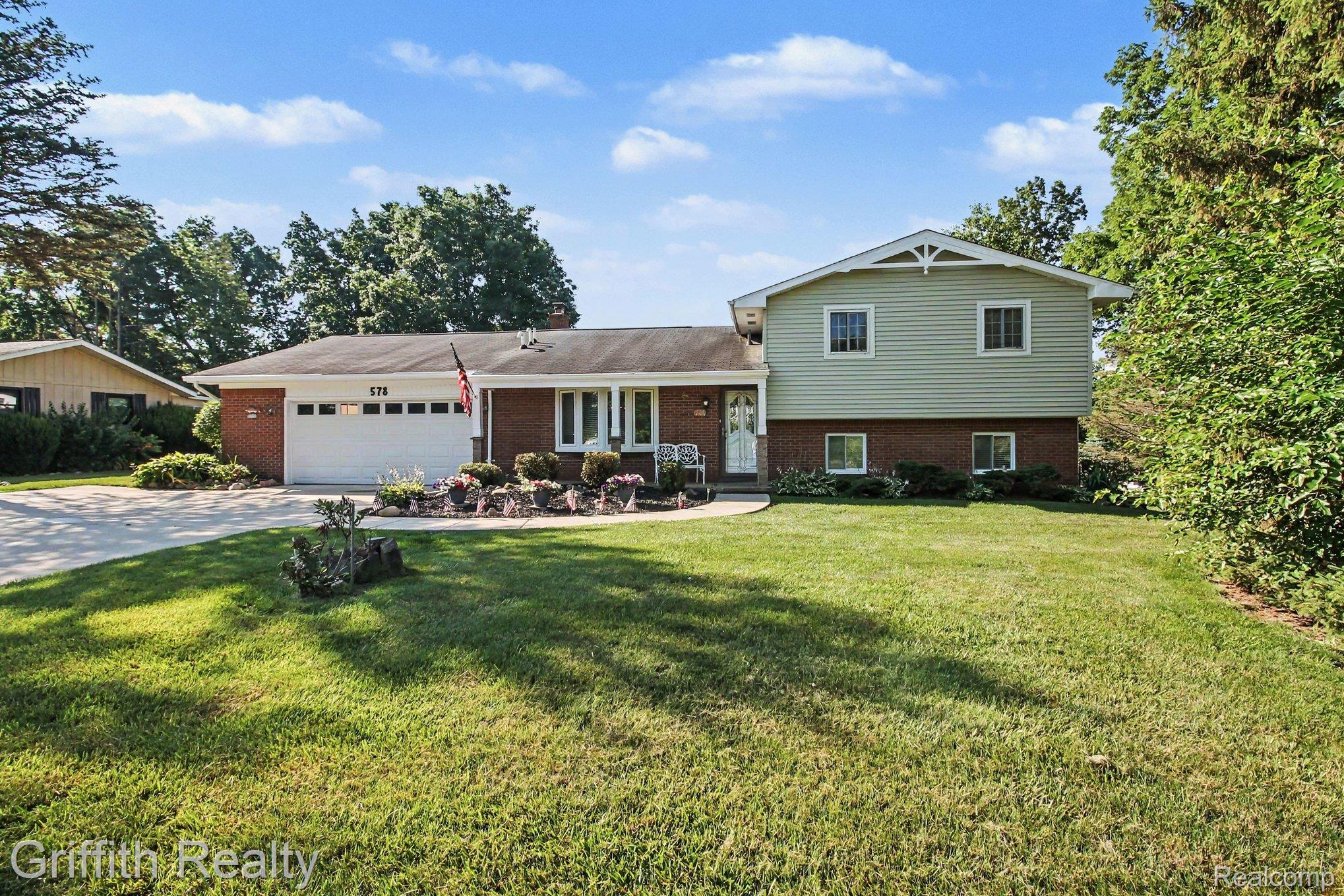 578 East Coon Lake Road Howell, MI 48843 - Photo 1 of 28 026_file_6478.jpg
