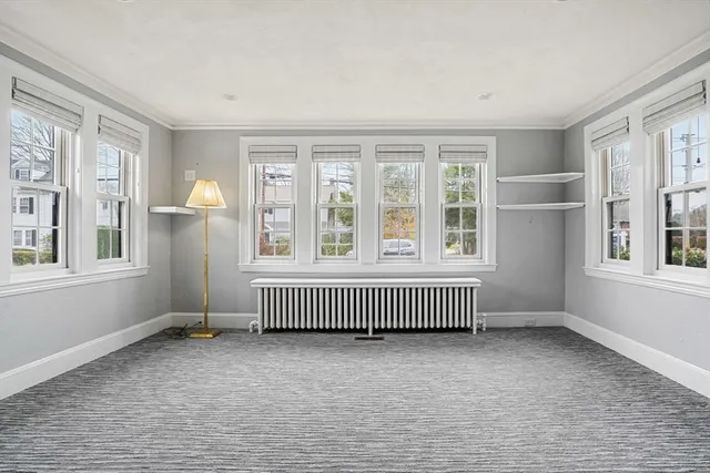 a view of livingroom with furniture