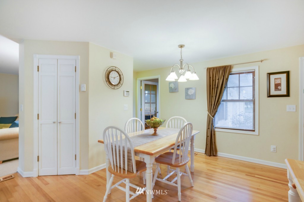 300 Chelan Avenue Southeast Renton, WA 98059 - Photo 3 of 18 Gallery Image 3