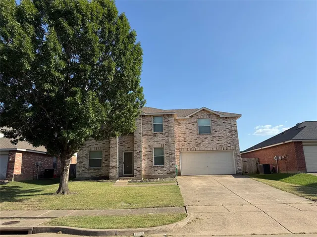 $2,100 | 2011 Cap Rock Lane, Grand Prairie, TX 75052
