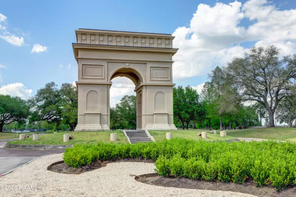 $940,000 | 106 Augusta Drive, Broussard, LA 70518