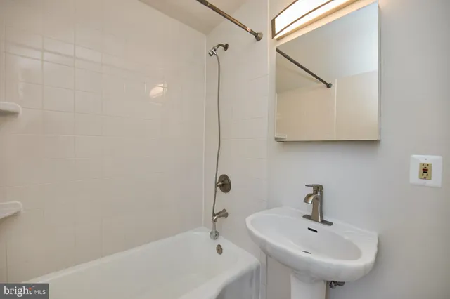 $3,100 | 3727 2nd Street South, Arlington, VA 22204