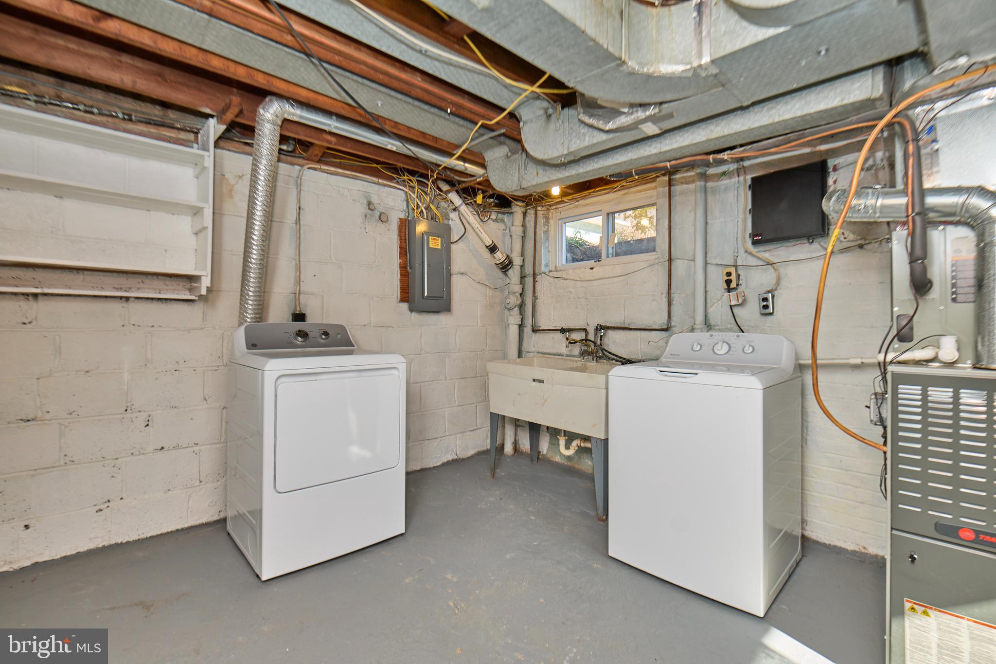 3727 2nd Street South Arlington, VA 22204 - Photo 23 of 30 a utility room with dryer and washer
