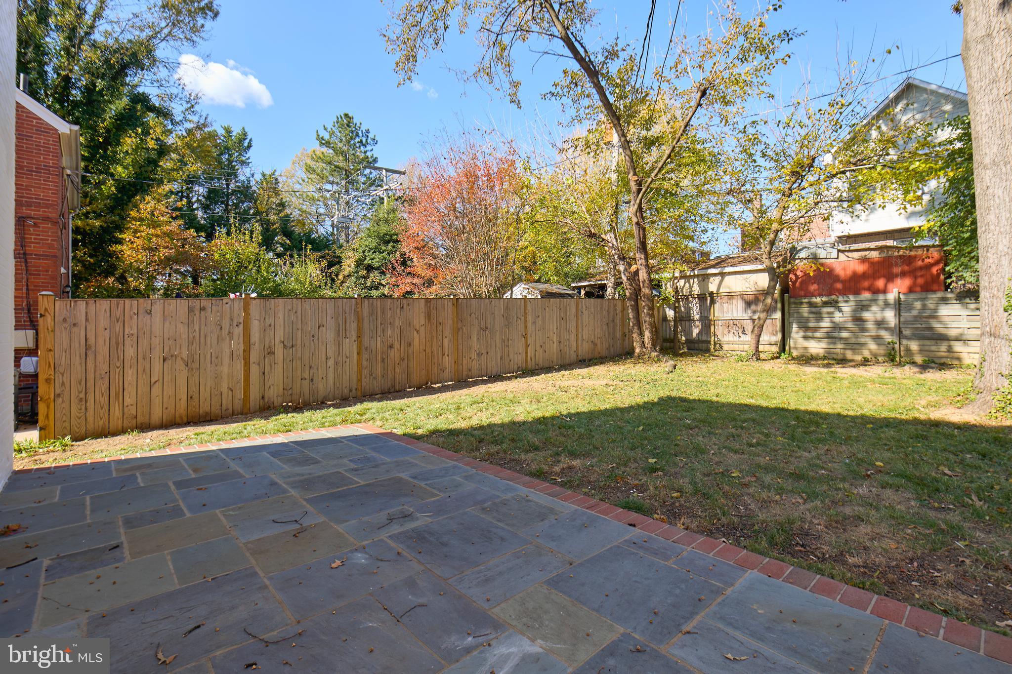 3727 2nd Street South Arlington, VA 22204 - Photo 27 of 30 a backyard of a house