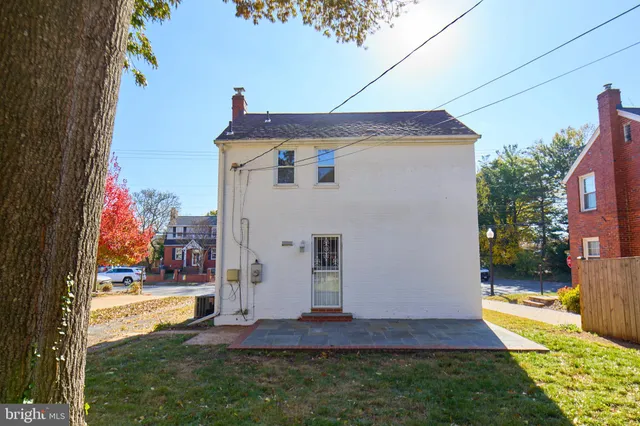 $3,100 | 3727 2nd Street South, Arlington, VA 22204