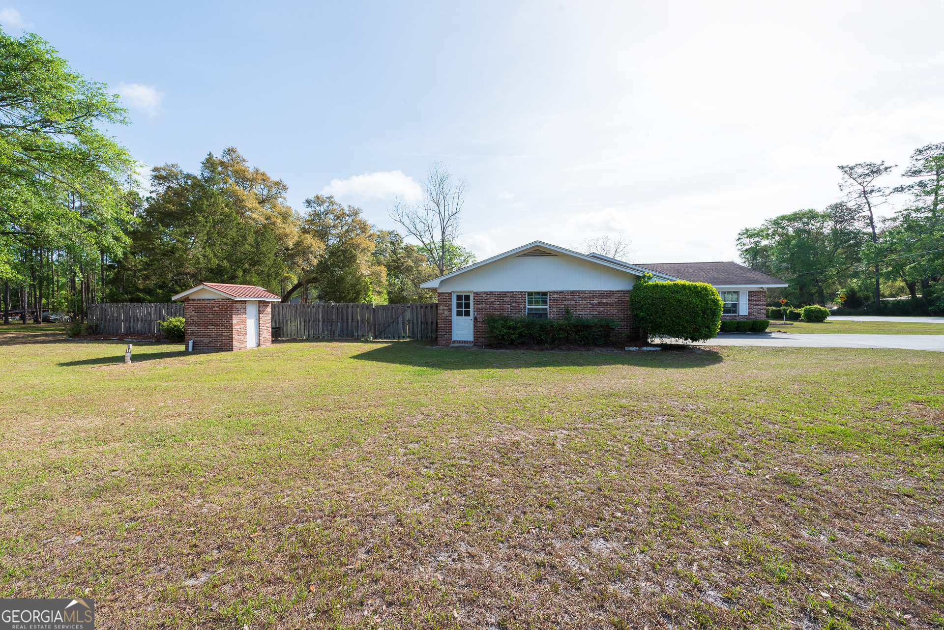 4582 St Johns Church Road Blackshear, GA 31516 - Photo 4 of 76 a front view of a house with a yard